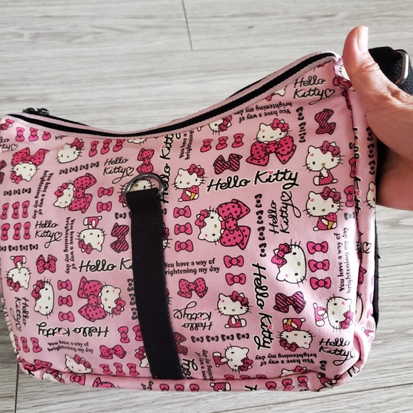 Hello Kitty Shoulder Bag - Picture 3 of 12